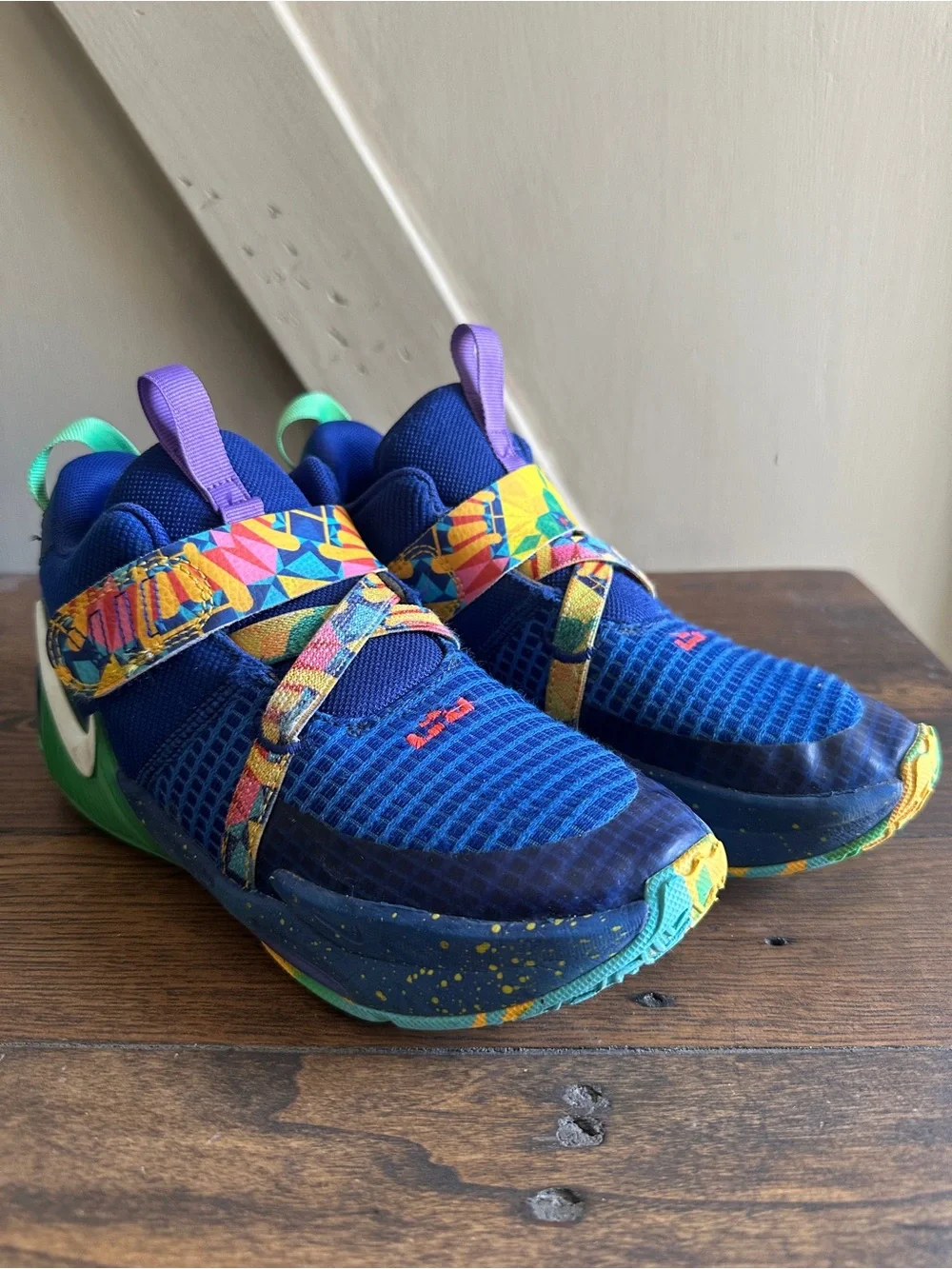 Nike LeBron Witness 7 Kaleidoscope Basketball Shoes Blue Multicolor Youth 2.5Y